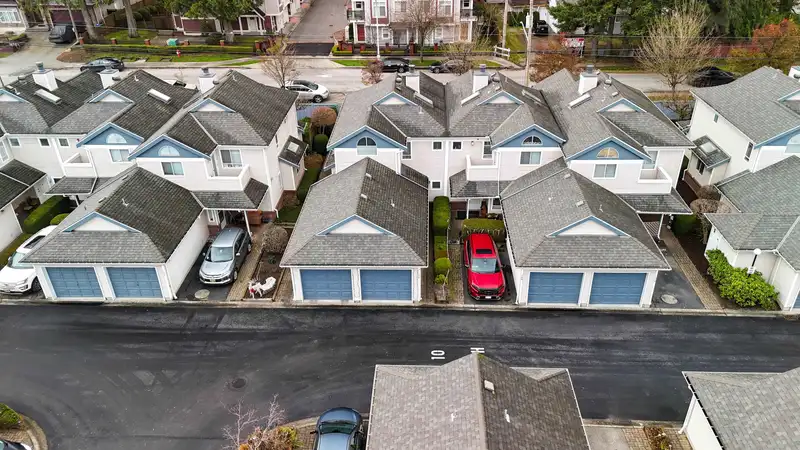 128 14154 103 AVENUE - photo 1 of 37