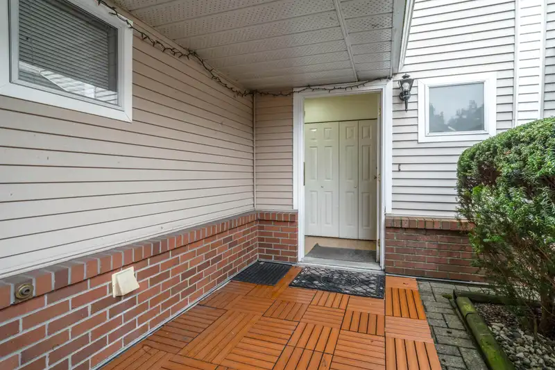 128 14154 103 AVENUE - photo 3 of 37