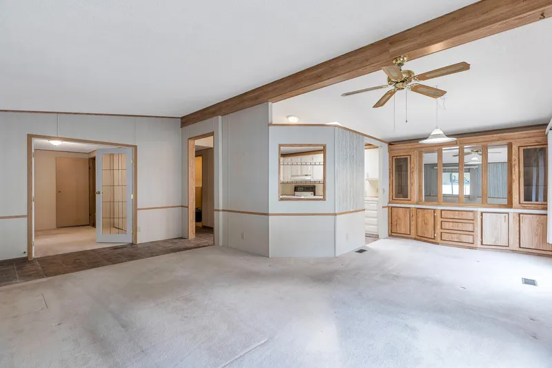 105 2062 KING GEORGE HIGHWAY - photo 3 of 17