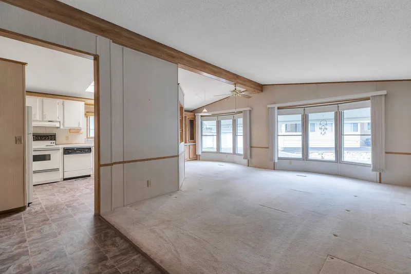 105 2062 KING GEORGE HIGHWAY - photo 4 of 17