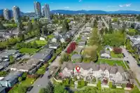 203 7159 STRIDE AVENUE - thumbnail 1