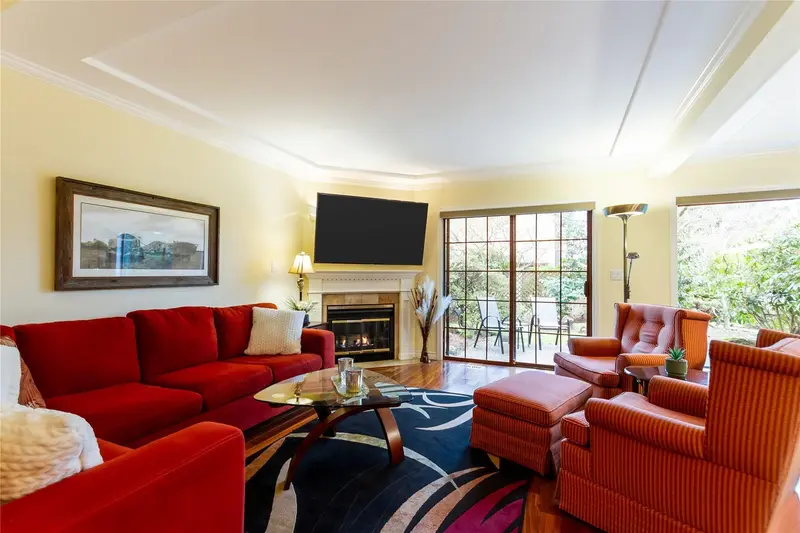 1 15140 20 AVENUE - photo 1 of 25