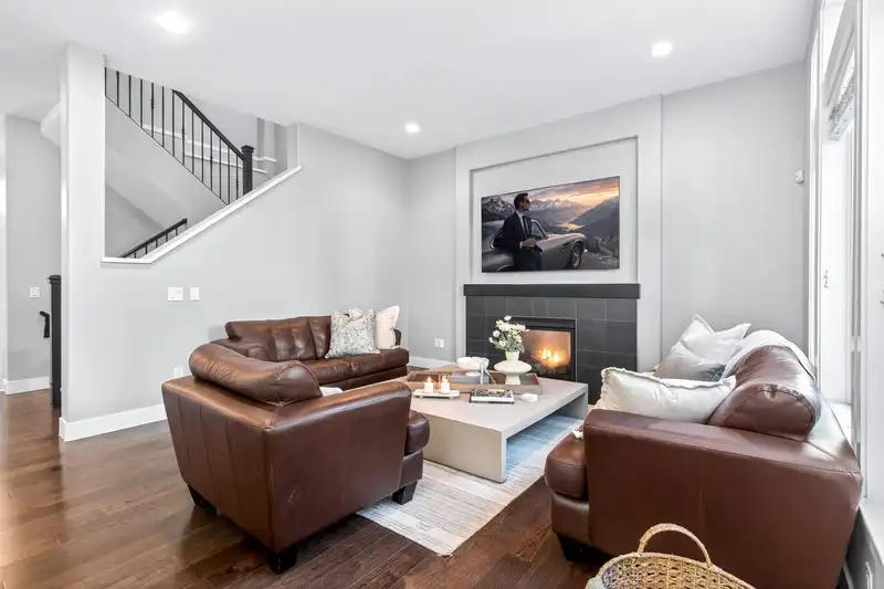 16088 28B AVENUE - photo 3 of 40