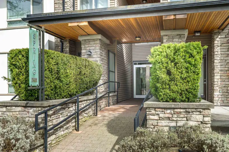 302 7428 BYRNEPARK WALK - photo 3 of 40