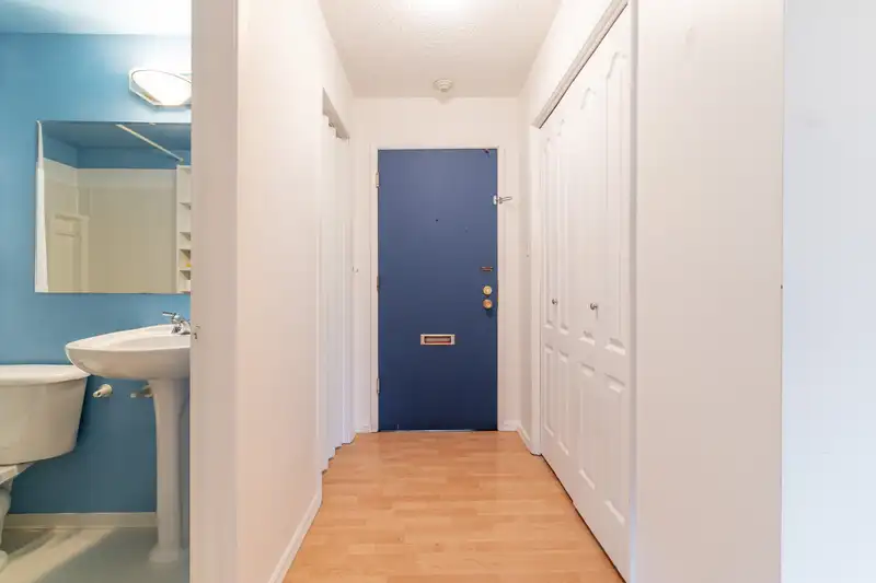205 910 FIFTH AVENUE - photo 4 of 29