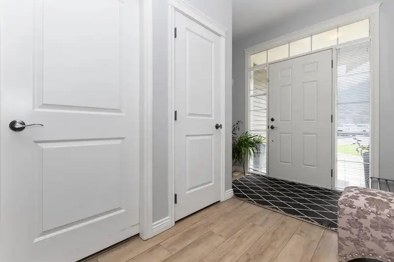 6024 HUNTER CREEK CRESCENT - photo 3 of 40