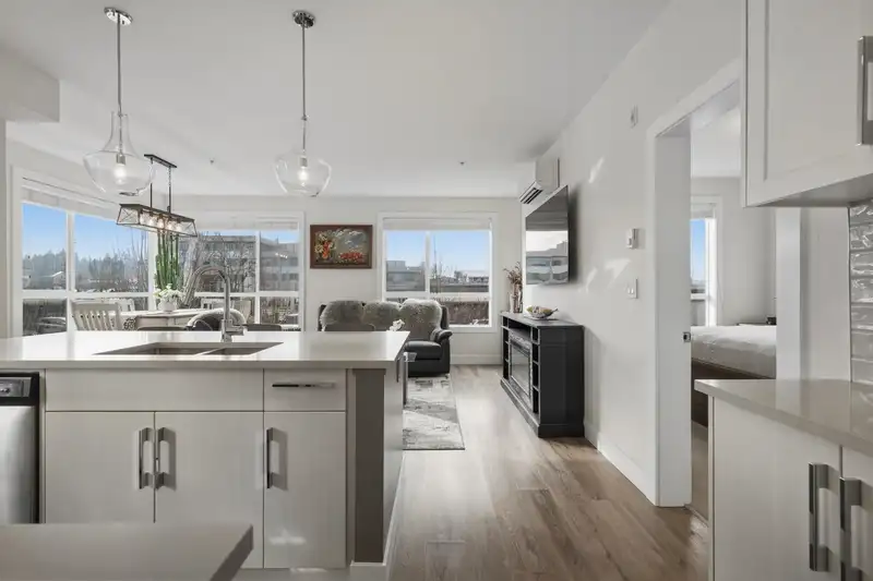 212 32838 VENTURA AVENUE AVENUE - photo 1 of 22