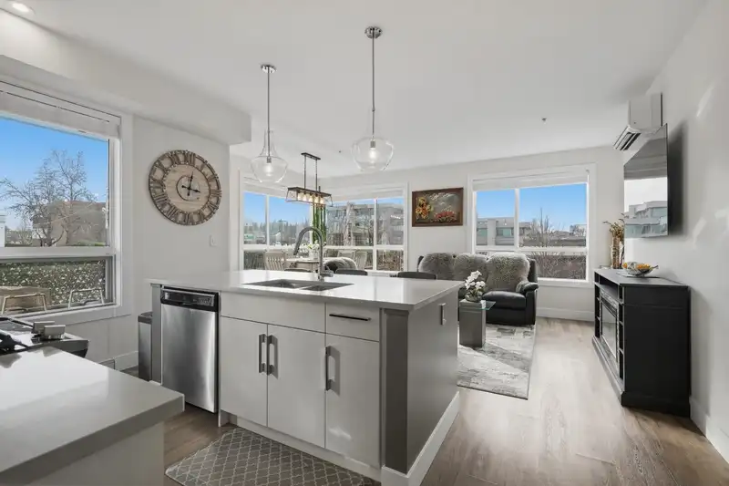 212 32838 VENTURA AVENUE AVENUE - photo 2 of 22