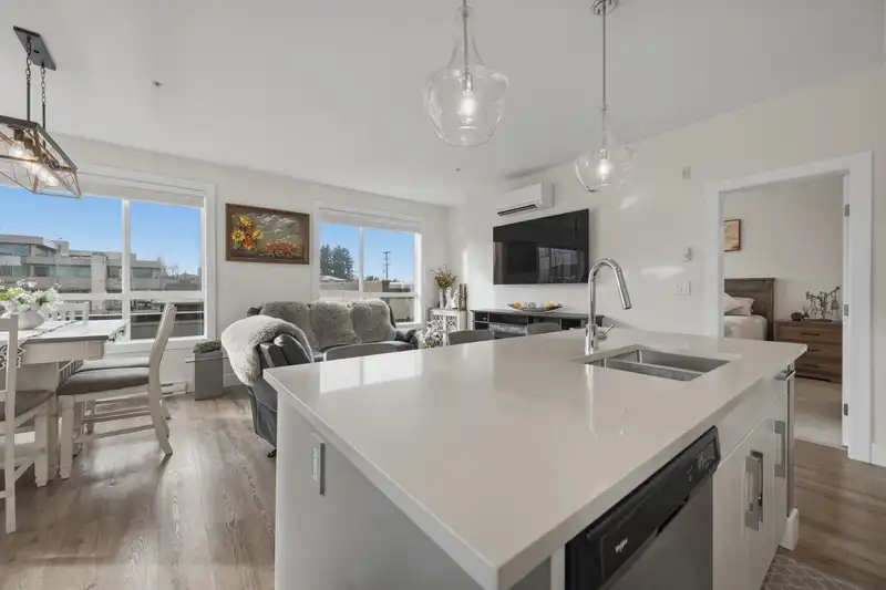 212 32838 VENTURA AVENUE AVENUE - photo 3 of 22