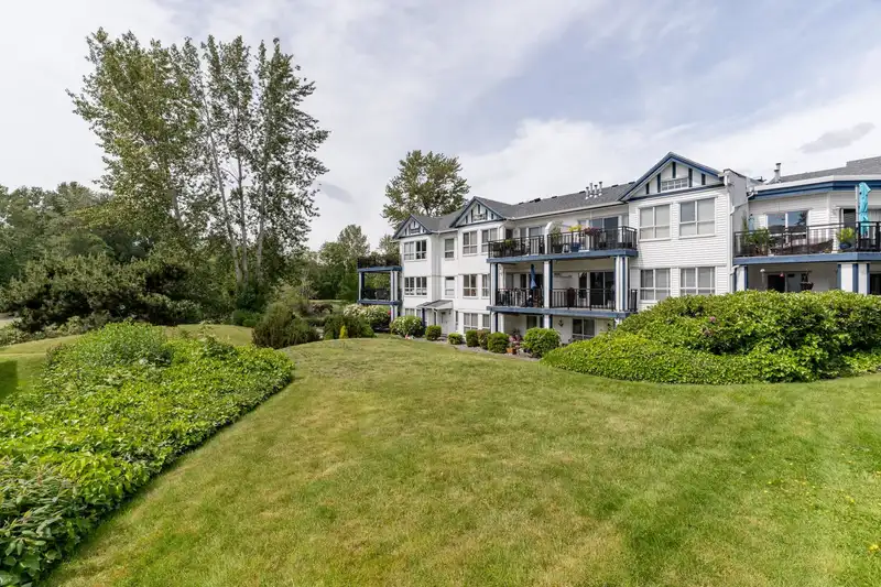 207 4955 RIVER ROAD - photo 1 of 35