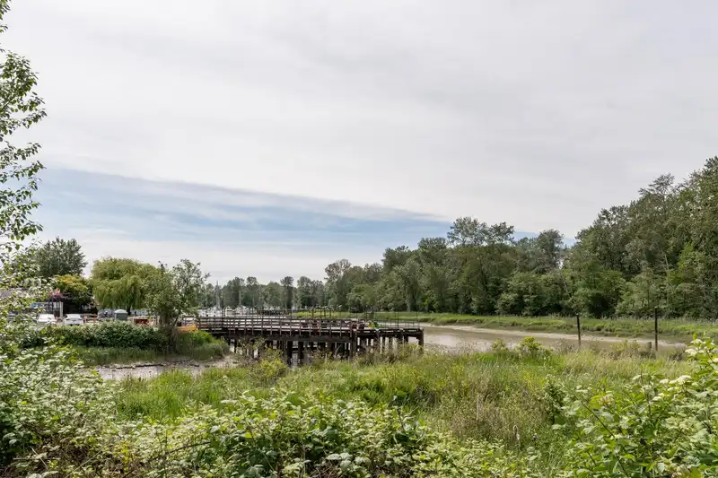 207 4955 RIVER ROAD - photo 3 of 35