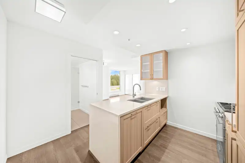 1807 5665 BOUNDARY ROAD - photo 4 of 36