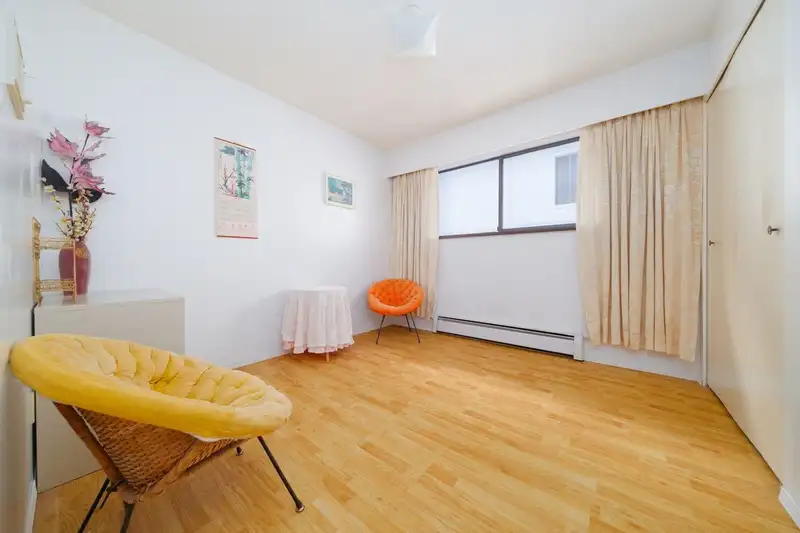 1131 ROSSLAND STREET - photo 4 of 38