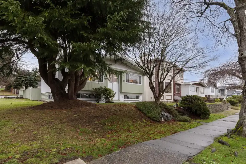 191 W 60TH AVENUE - photo 2 of 31
