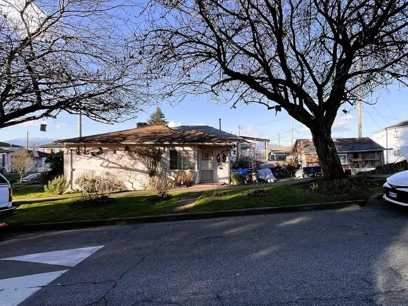 3996 LILLOOET STREET - photo 3 of 10