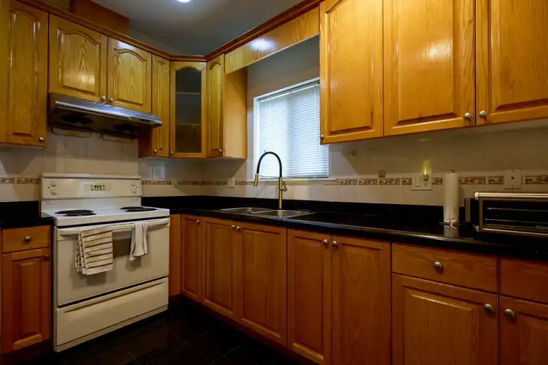 2051 E 8TH AVENUE - photo 4 of 22