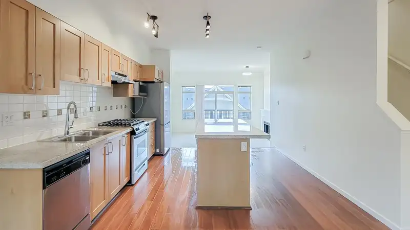 42 1370 PURCELL DRIVE - photo 3 of 33