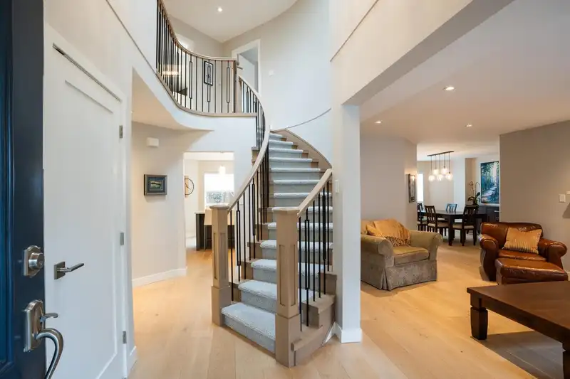 5294 BENTLEY DRIVE - photo 3 of 31