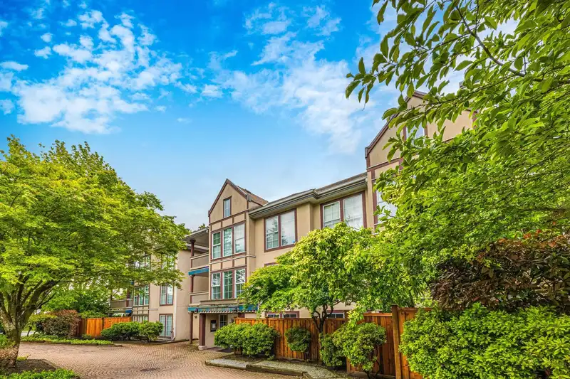 109 888 GAUTHIER AVENUE - photo 1 of 19