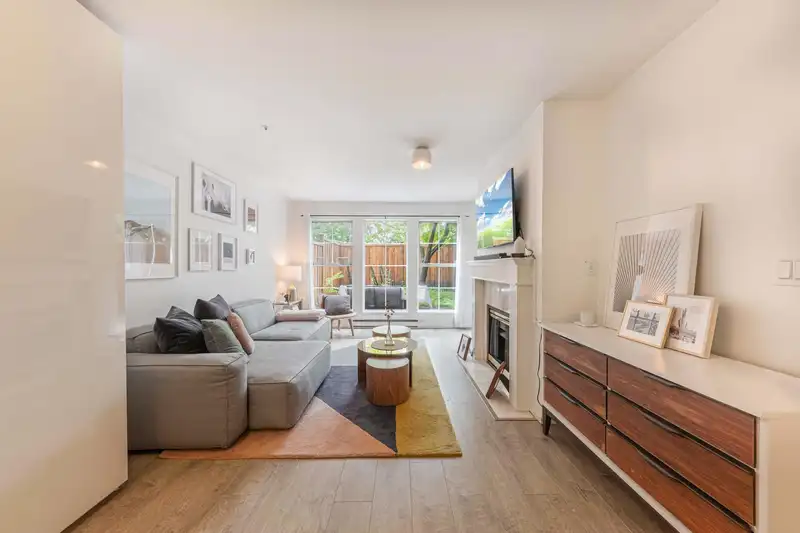 109 888 GAUTHIER AVENUE - photo 4 of 19