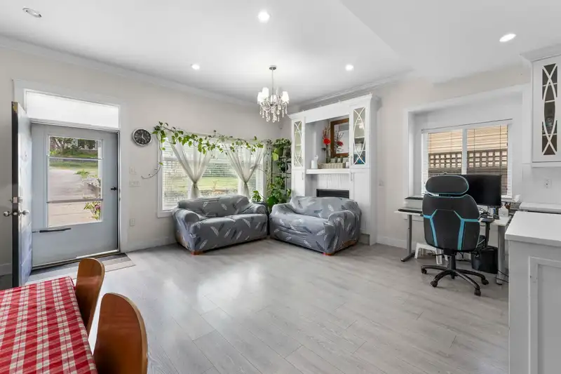 5461 MANOR STREET - photo 4 of 40