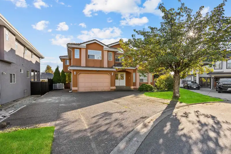 8038 156A STREET - photo 2 of 31