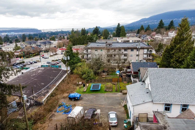 131 E KINGS ROAD - photo 2 of 25