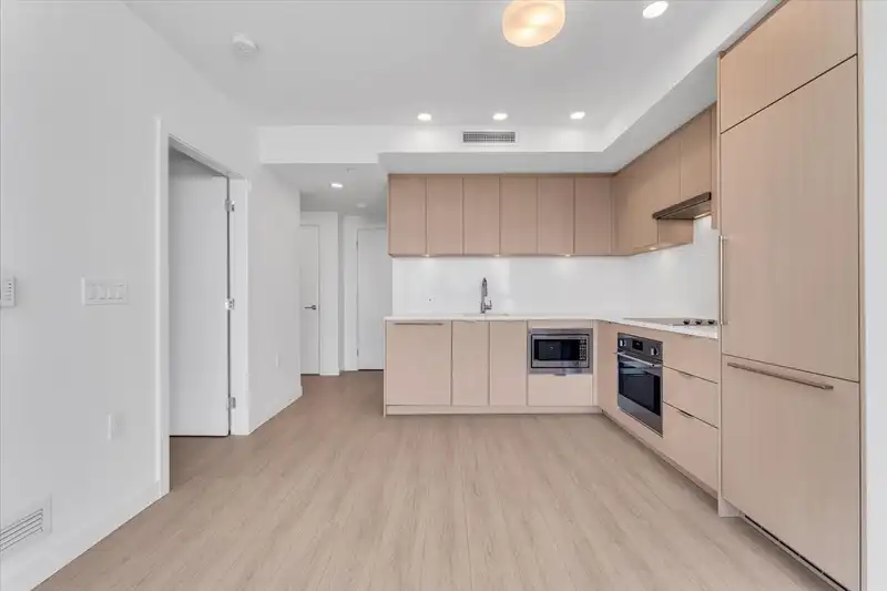 1212 13675 107A AVENUE - photo 2 of 15