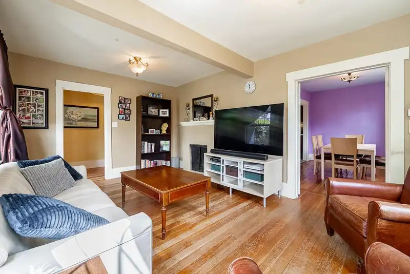 264 W QUEENS ROAD - photo 3 of 36