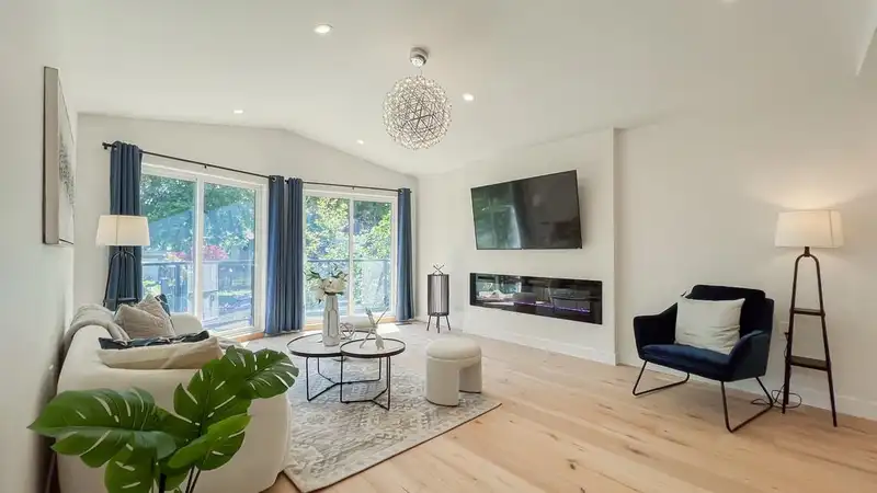 3361 E 28TH AVENUE - photo 2 of 23