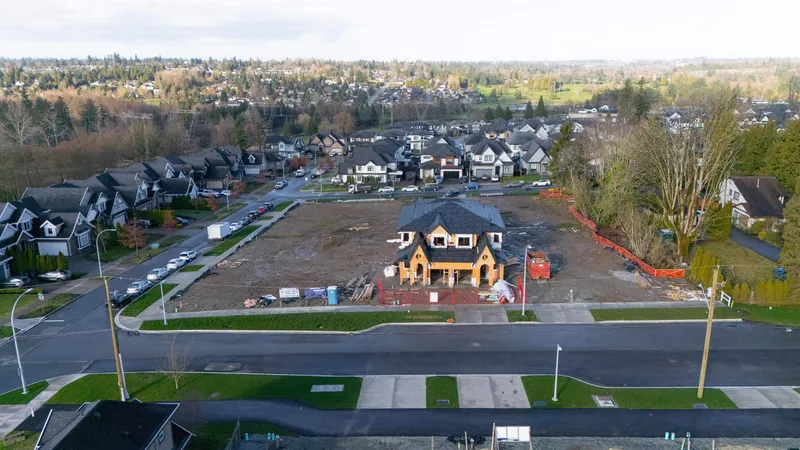 15591 76A AVENUE - photo 3 of 7