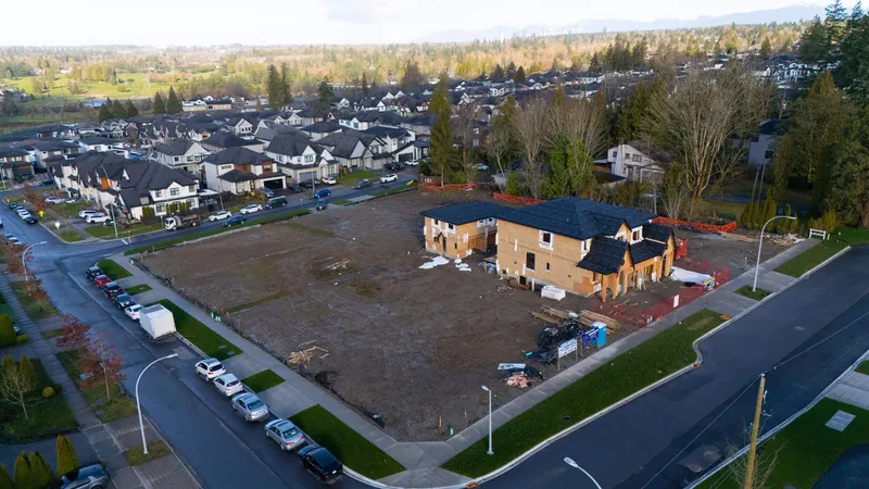 15591 76A AVENUE - photo 4 of 7