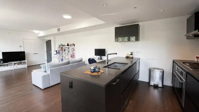 808 1561 W 57TH AVENUE - photo 2 of 32