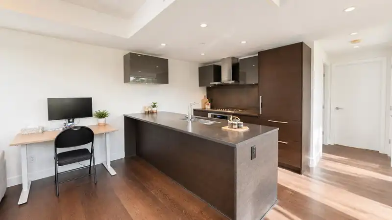 808 1561 W 57TH AVENUE - photo 3 of 32