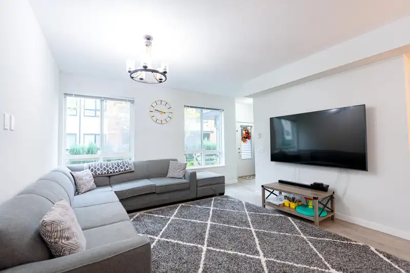 20 15151 EDMUND DRIVE - photo 2 of 33