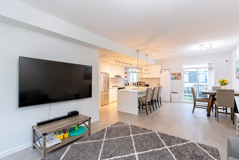20 15151 EDMUND DRIVE - photo 3 of 33