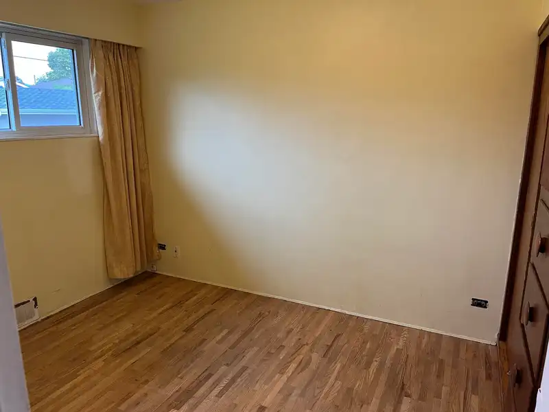 1419 E 30TH AVENUE - photo 4 of 12