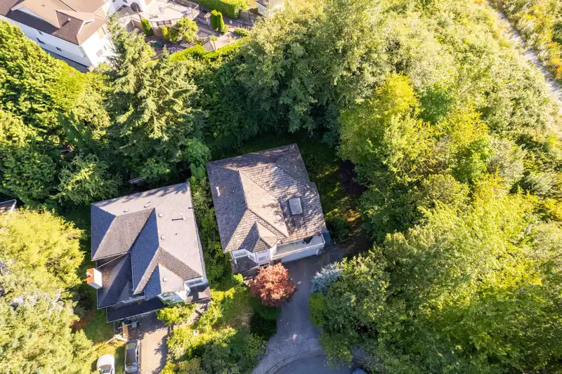 1038 WINDWARD DRIVE - photo 2 of 39
