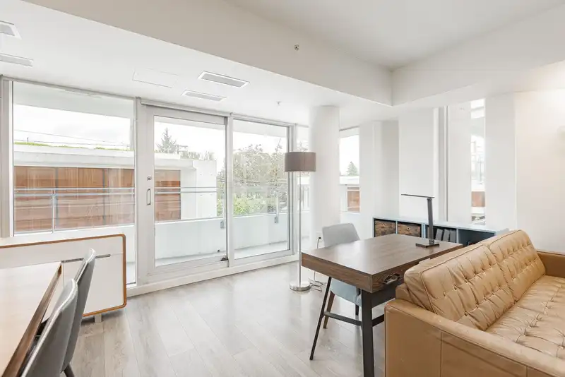 202 5688 WILLOW STREET - photo 4 of 17