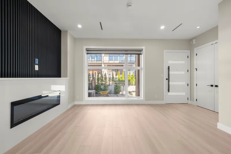 3 4558 PORTLAND STREET - photo 4 of 24