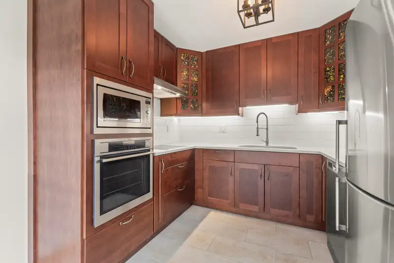 306 808 E 8TH AVENUE - photo 2 of 27