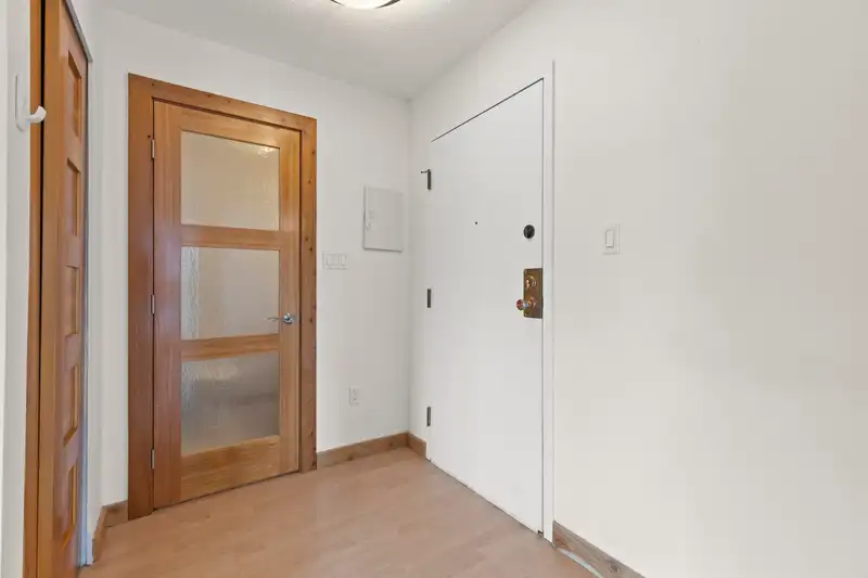306 808 E 8TH AVENUE - photo 4 of 27