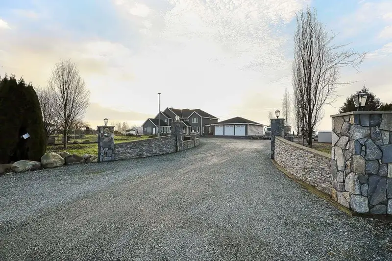 8415 184 STREET - photo 1 of 25