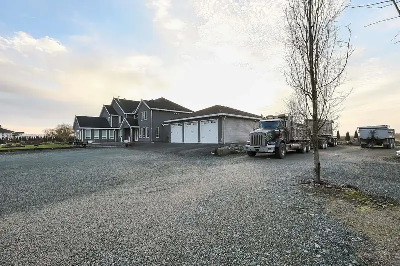 8415 184 STREET - photo 2 of 25