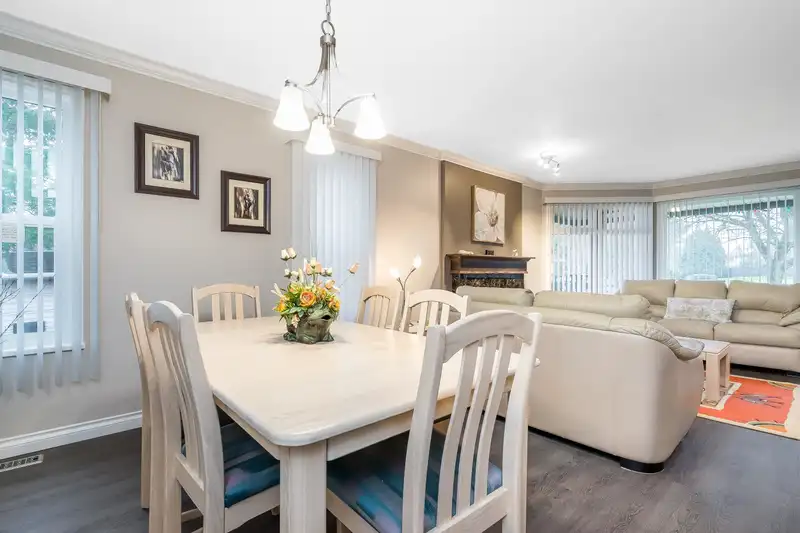 21303 87B AVENUE - photo 4 of 23