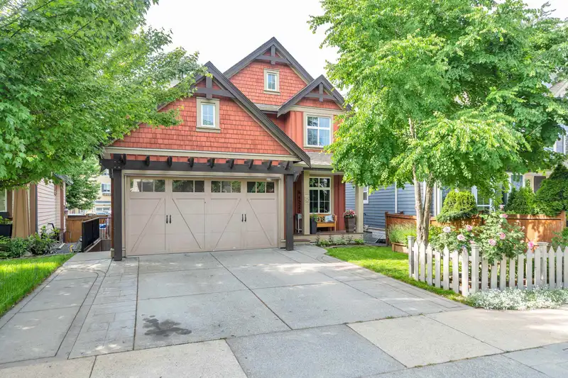 6 45241 NICOMEN CRESCENT - photo 1 of 40