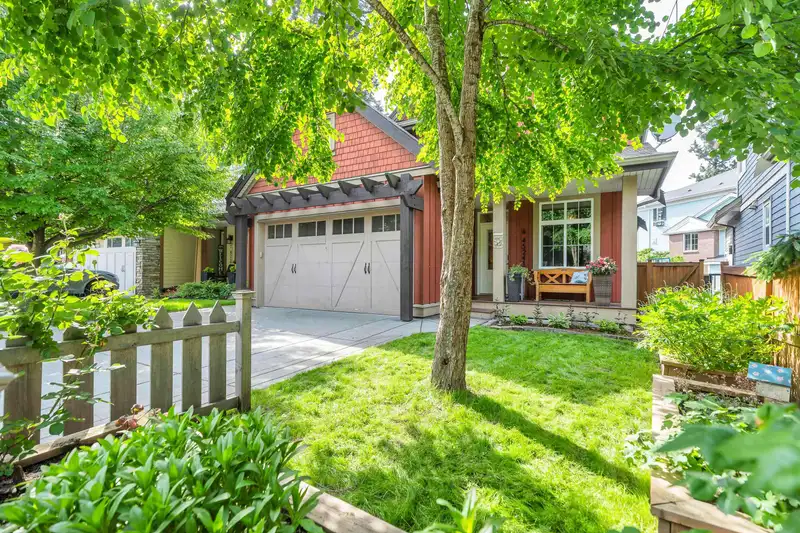 6 45241 NICOMEN CRESCENT - photo 2 of 40