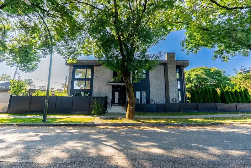 3205 CAROLINA STREET - photo 1 of 39