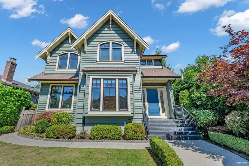 4019 W 40TH AVENUE - photo 1 of 34