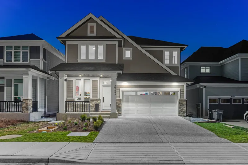 20545 77A AVENUE - photo 2 of 25